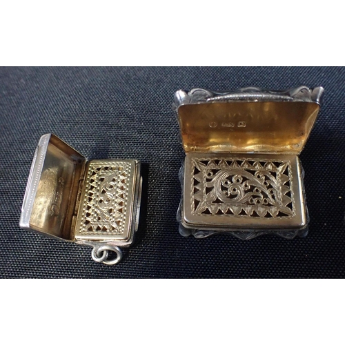 273 - AN ENGRAVED SILVER VINAIGRETTE, EDWARD SMITH

Birmingham 1847, with engraved grille, and another sma... 