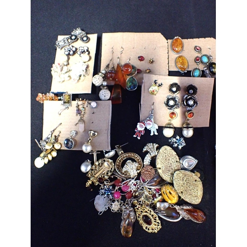 329 - A QUANTITY OF COSTUME JEWELLERY

mostly earrings, including reconstituted amber