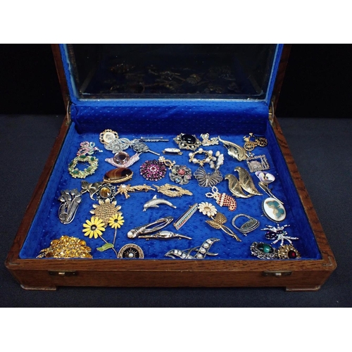 333 - A COLLECTION OF VINTAGE BROOCHES

including a micro-mosaic bar brooch, contained in a glazed display... 