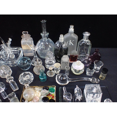 35 - A COLLECTION OF SMALL GLASSWARE

including a controlled bubble candle holder