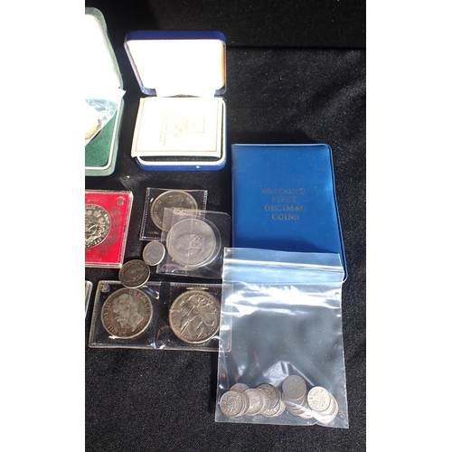 365 - A COLLECTION OF COMMEMORATIVE  COINS

with a small quantity of silver sixpences