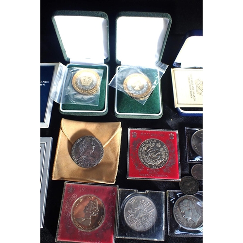 365 - A COLLECTION OF COMMEMORATIVE  COINS

with a small quantity of silver sixpences