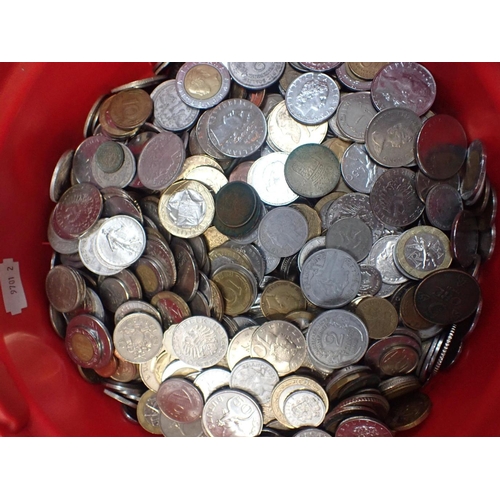 366 - A QUANTITY OF MIXED WORLD COINS

and banknotes