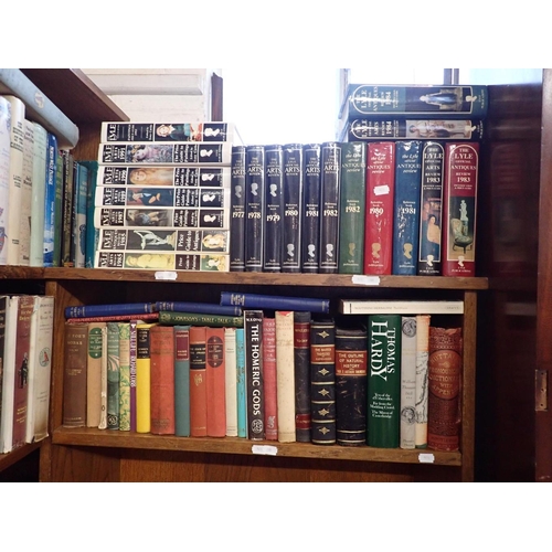 415 - A COLLECTION OF BOOKS, MOSTLY ON ANTIQUES

including Antiques Collector's Club volumes, with other b... 