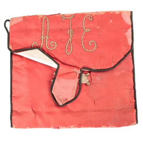 168 - A ROYAL BERKSHIRE REGIMENT 2ND BATTALION RED SILK BAG

19th century, bearing oval crest with sequinn... 