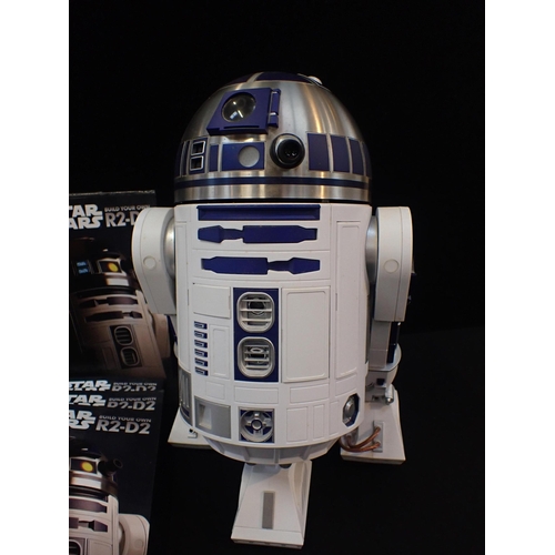 206 - DEAGOSTINI STAR WARS R2D2 MODEL

This offical model (scale 1:2.3) is constructed from a metal subfra... 