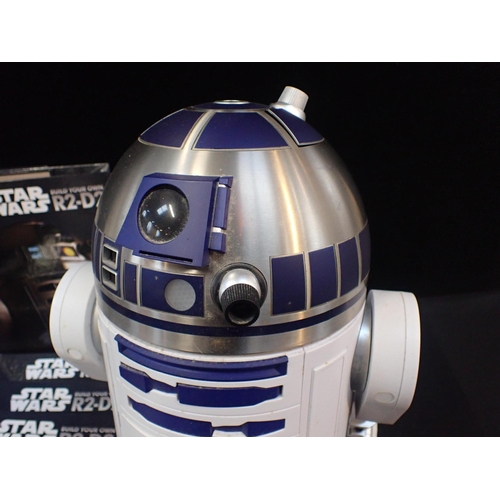 206 - DEAGOSTINI STAR WARS R2D2 MODEL

This offical model (scale 1:2.3) is constructed from a metal subfra... 