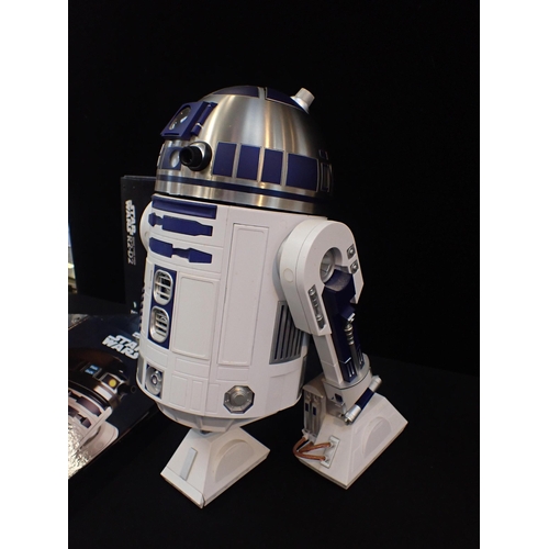 206 - DEAGOSTINI STAR WARS R2D2 MODEL

This offical model (scale 1:2.3) is constructed from a metal subfra... 