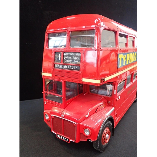 207 - HACHETTE PARTWORKS CLASSIC ROUTEMASTER BUS 1:12 SCALE MODEL

The 1/12 Routemaster Bus from IXO Colle... 