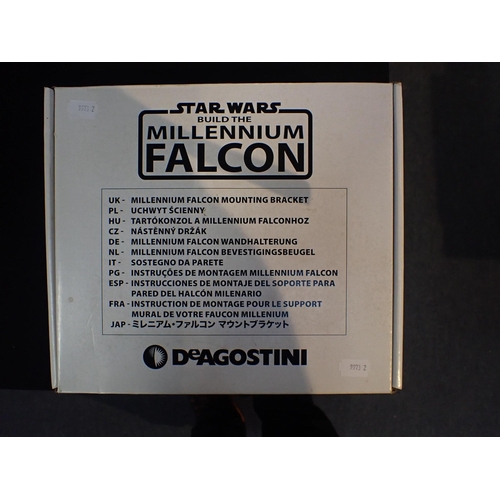 208 - DEAGOSTINI STAR WARS MILLENNIUM FALCON 1:1 MODEL

This official model of the iconic Millennium Falco... 