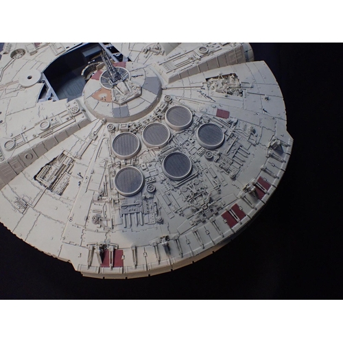 208 - DEAGOSTINI STAR WARS MILLENNIUM FALCON 1:1 MODEL

This official model of the iconic Millennium Falco... 