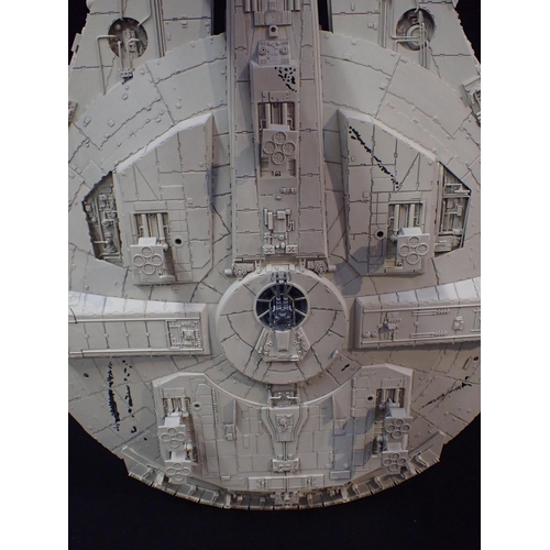 208 - DEAGOSTINI STAR WARS MILLENNIUM FALCON 1:1 MODEL

This official model of the iconic Millennium Falco... 