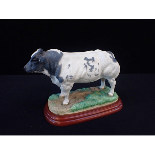 61 - BORDER FINE ARTS: 'BELGIAN BLUE BULL'

A0742, and 'Limousin bull' A0739 
 (unboxed) (2)