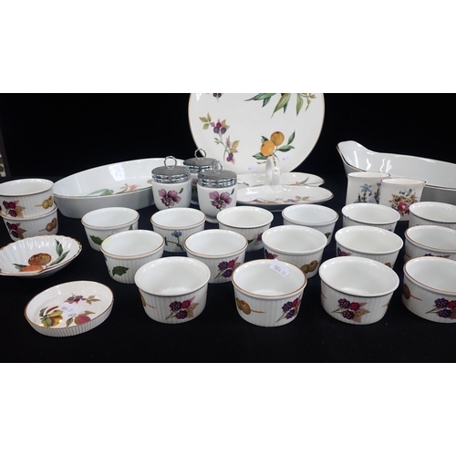 64 - A COLLECTION OF ROYAL WORCESTER EVESHAM

and other oven to table wares