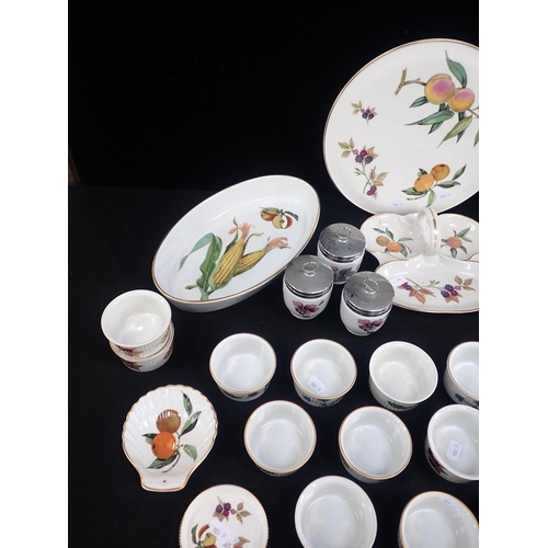 64 - A COLLECTION OF ROYAL WORCESTER EVESHAM

and other oven to table wares