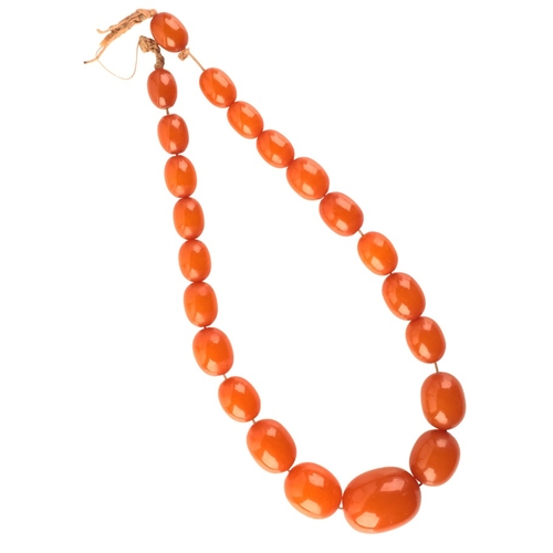 190 - AN AMBER BEAD NECKLACE (broken)

comprising a series of amber beads, graduating from c.15.0-31.0mm, ... 