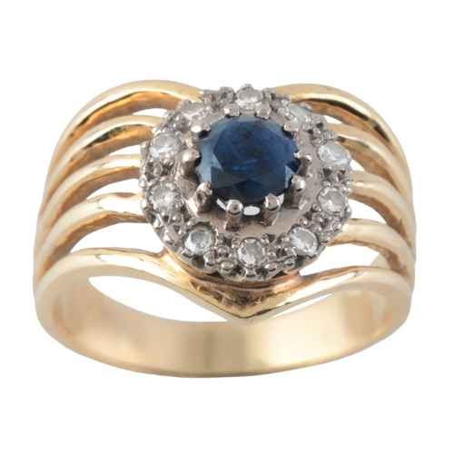 20 - A VINTAGE SAPPHIRE AND DIAMOND CLUSTER RING

in 18ct gold, set with a round cut sapphire, surrounded... 