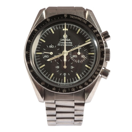 262 - OMEGA SPEEDMASTER PROFESSIONAL: A GENTLEMAN'S STAINLESS STEEL BRACELET WATCH

with manual wind movem... 