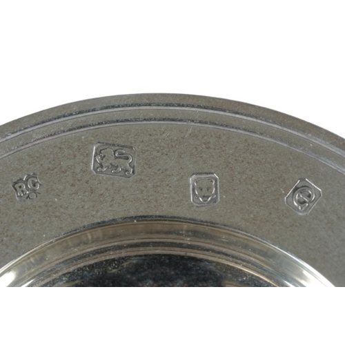 454 - AN EDWARD VII SILVER PILL BOX

by William Hornby, London 1907, of oblong form with a hinged lid and ... 