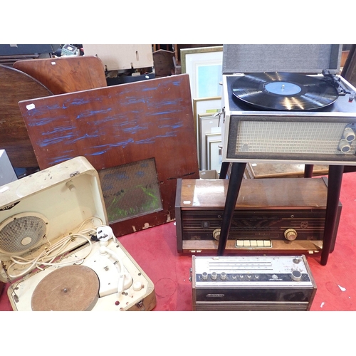 111 - A WHARFEDALE 'GOLDEN MODEL' SPEAKER

12/15 ohms (case a/f), a repro 'GPO' record player (no cable), ... 