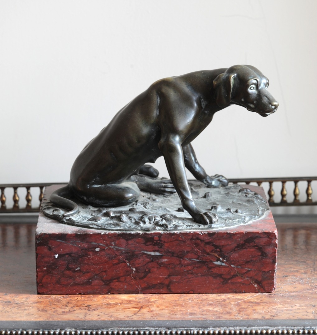 A CONTINENTAL BRONZE FIGURE OF A SEATED POINTER 19th century ...