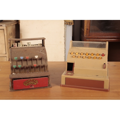 35 - A MISCELLANEOUS COLLECTION OF CHILDREN'S TOYS AND BOOKS

including two toy tills, playing cards and ... 