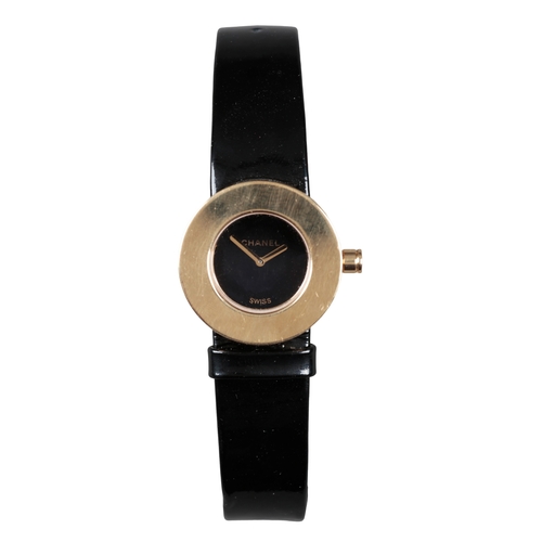 510 - CHANNEL: AN 18CT GOLD WRISTWATCH

with quartz movement, black dial, gold hands, on a black leather s... 