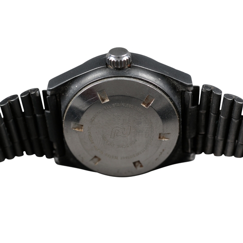 553 - PORSCHE DESIGN: A STAINLESS STEEL BRACELET WATCH

with automatic movement, black dial, luminous bato... 