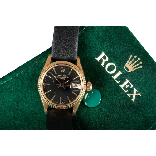 558 - ROLEX OYSTER PERPETUAL DATE: AN 18CT GOLD WRISTWATCH

with automatic movement, black dial, gold bato... 