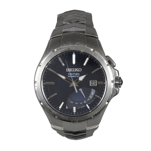 566 - SEIKO KINETIC: A STAINLESS STEEL BRACELET WATCH

with automatic movement, blue dial, silver baton nu... 