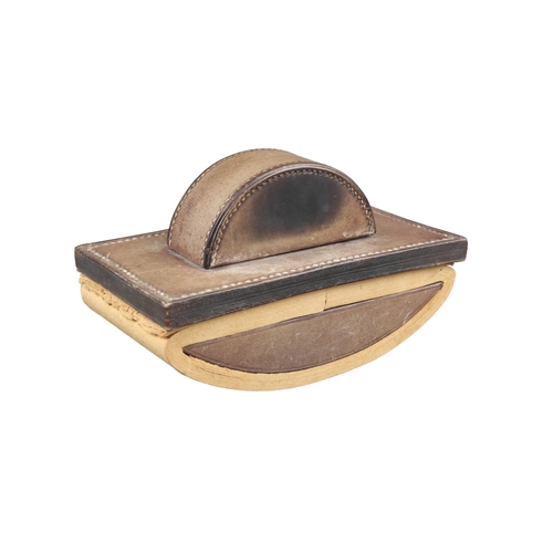 633 - PAUL DUPRE-LAFON (1900-1971) FOR HERMES: A 1930S OXBLOOD LEATHER DESK SET

comprising pad, 55cm x 36... 