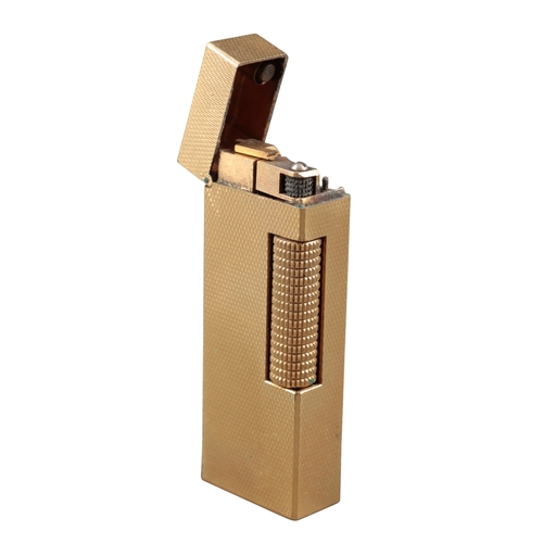 634 - A DUNHILL GOLD PLATED ROLLAGAS 'BARLEY' LIGHTER

6.5cm high x 2.3cm wide