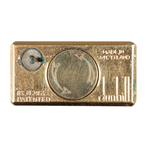 634 - A DUNHILL GOLD PLATED ROLLAGAS 'BARLEY' LIGHTER

6.5cm high x 2.3cm wide
