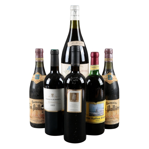 652 - DOMAINE LES PALLIERES GIGONDAS 1985

two 75cl bottles; together with Georges Duboeuf Moulin-a-Vent 1... 