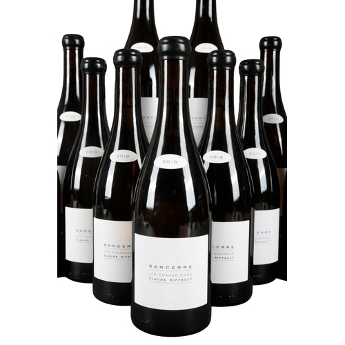 673 - DOMAINE RIFFAULT 'LES CHASSEIGNES' SANCERRE BLANC 2019

twelve 75cl bottles (12)