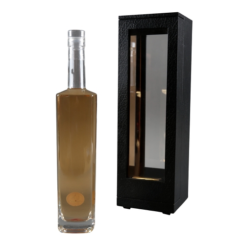 743 - 24K GOLD GIN

one 70cl bottle, in fitted display case No 20/0065