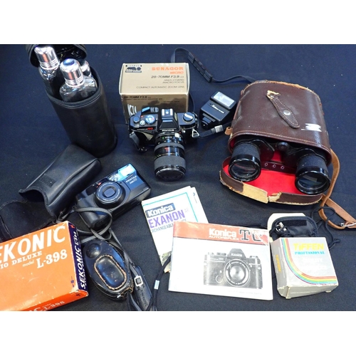 258 - KONICA AUTOREFLEX TC CAMERA

with Sunagor Micro 28-70mm zoom lens, other photographic items, a pair ... 