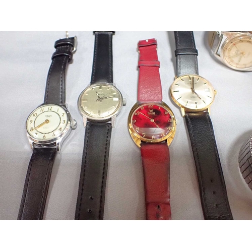 426 - BULLEN: A STAINLESS STEEL WRIST WATCHwith automatic movement, silver dial, silver Batten numerals, s... 