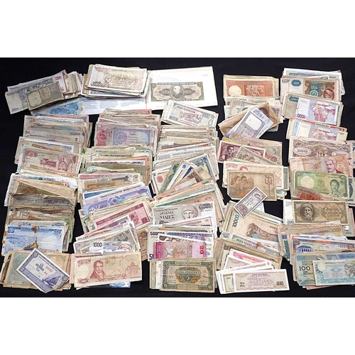 A LARGE COLLECTION OF BANKNOTESfrom around the world