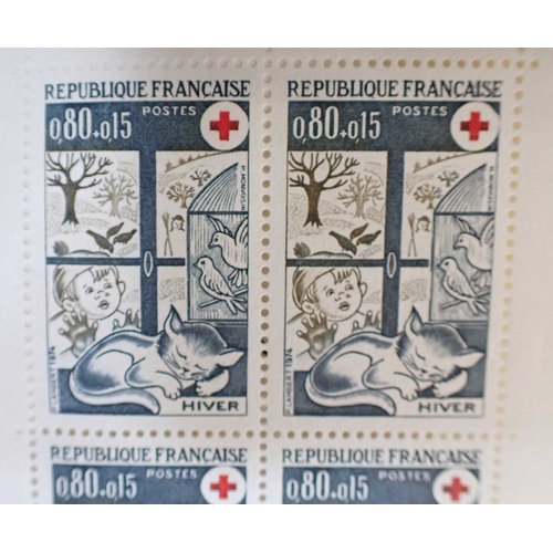 464 - A COMPLETE RUN OF FRENCH RED CROSS STAMP BOOKLETSfrom 1963-1981, together with a few additional item... 
