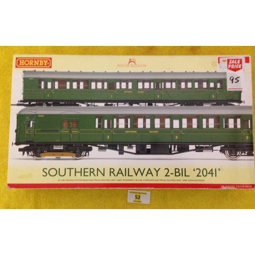 52 - HORNBY OO GAUGE R3161A SOUTHERN RAILWAYS 2-BIL '2041' 2 CAR EMU LOCO