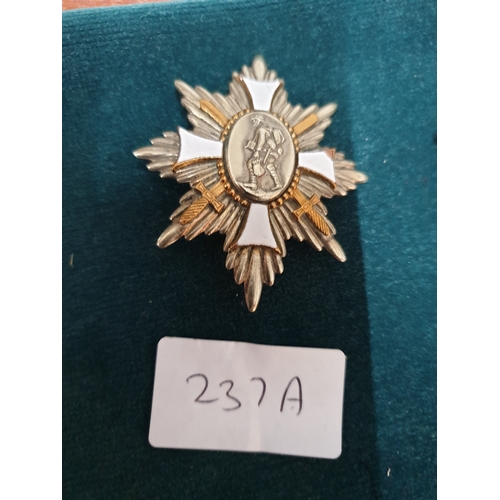 237A - German. Deutsches Feld Ehrenzeichen badge. Circa.1914/18 (Hamburg II)