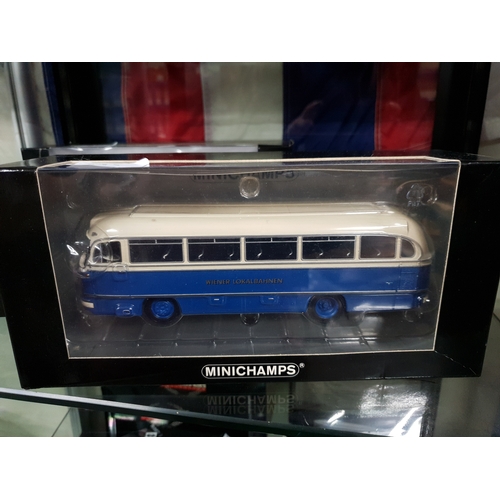 335 - 1:43 Mini Champs Mercedes Stadtbus