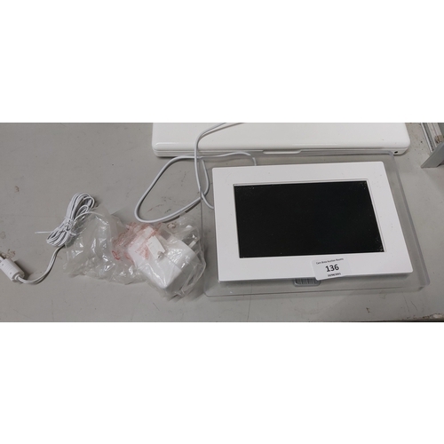 136 - digital photo frame