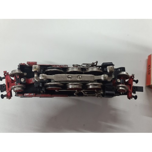 24 - MARKLIN HO 3 RAIL  LOCO (METAL)