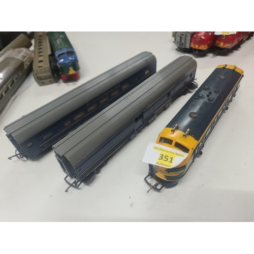 351 - Triang R159 OO Gauge Blue/Yellow Transcontinental Diesel