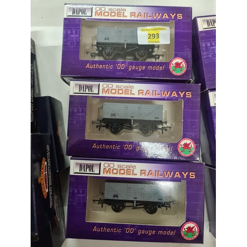 293 - boxed wagons