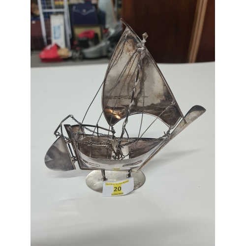 20 - Silver boat 151g