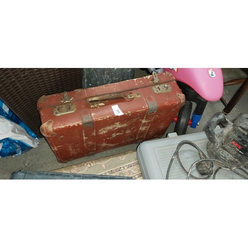 489 - vintage suitcase