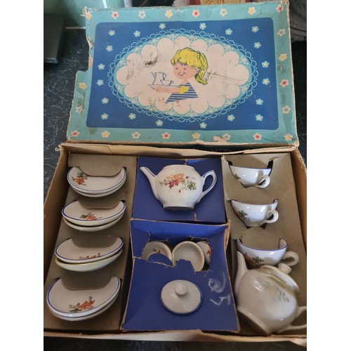112 - Vintage Dolly Tea set